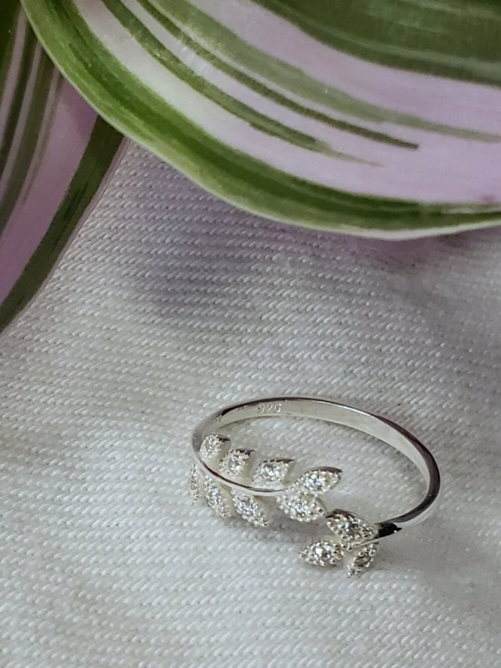 Sterling Silver Ring Marcasite Vines Leaves Size 6 Dainty Solid Silver Open Band